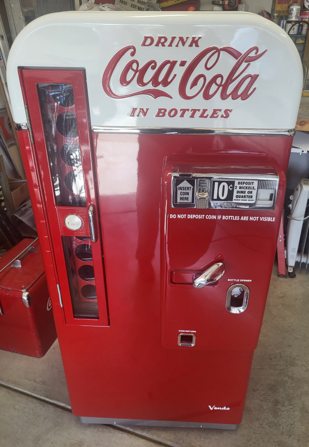 Coca Cola Vendo 81-D - Interior View