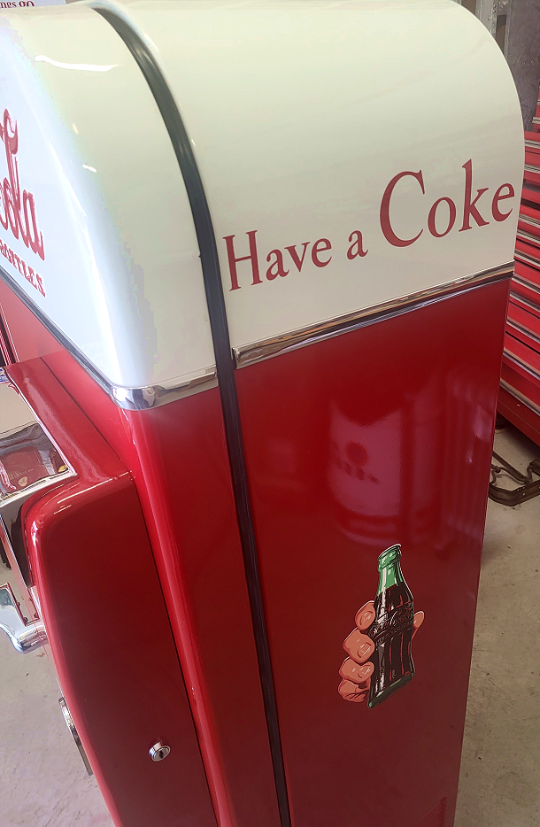 Coca Cola Vendo 81-D - Right Side